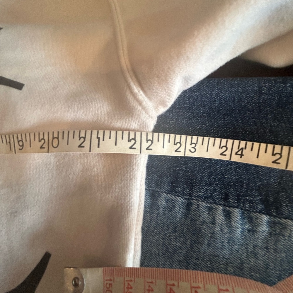 Ralph Lauren Cream and Black Sweatshirt - Picture 8 of 9